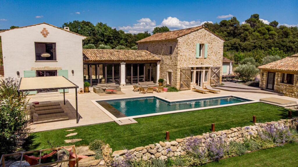 Domaine de Marconil — villa avec piscine et jacuzzi dans un domaine privé de 200 hectares aux portes du Luberon